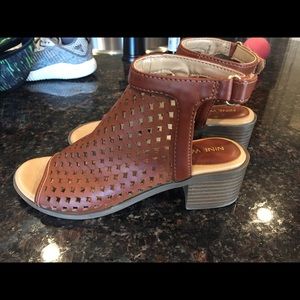 Girls size 3 1/2 Nine West Shoes